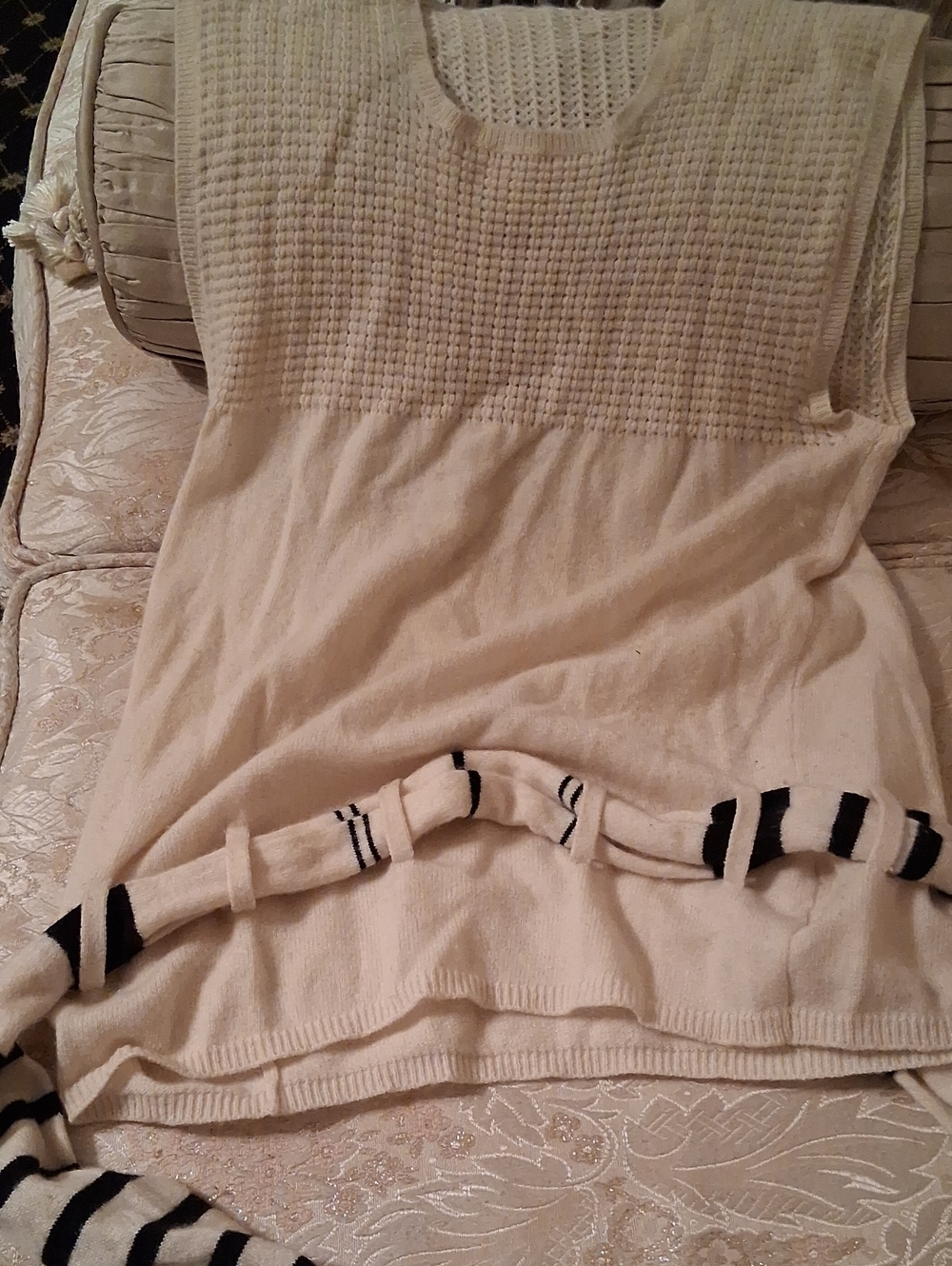 CHANEL Authentic Cream Sleeveless Knit Sweater Vest - Brand Chanel